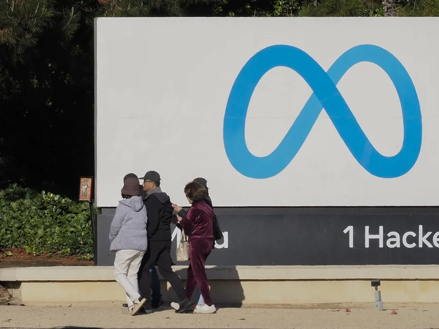 Meta despedirá al 10 % de su plantilla el 20 de mayo, unos 8.000 empleados