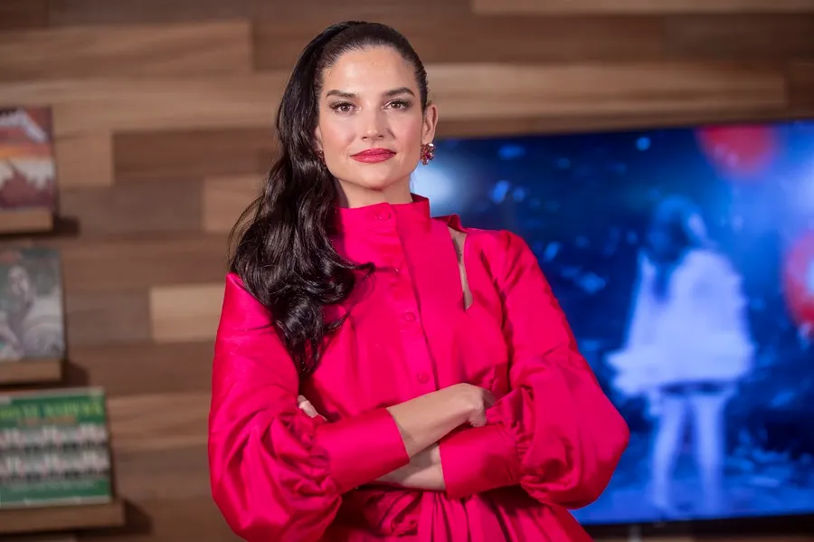 Natalia Jiménez vive momento de tensión tras falla en avión