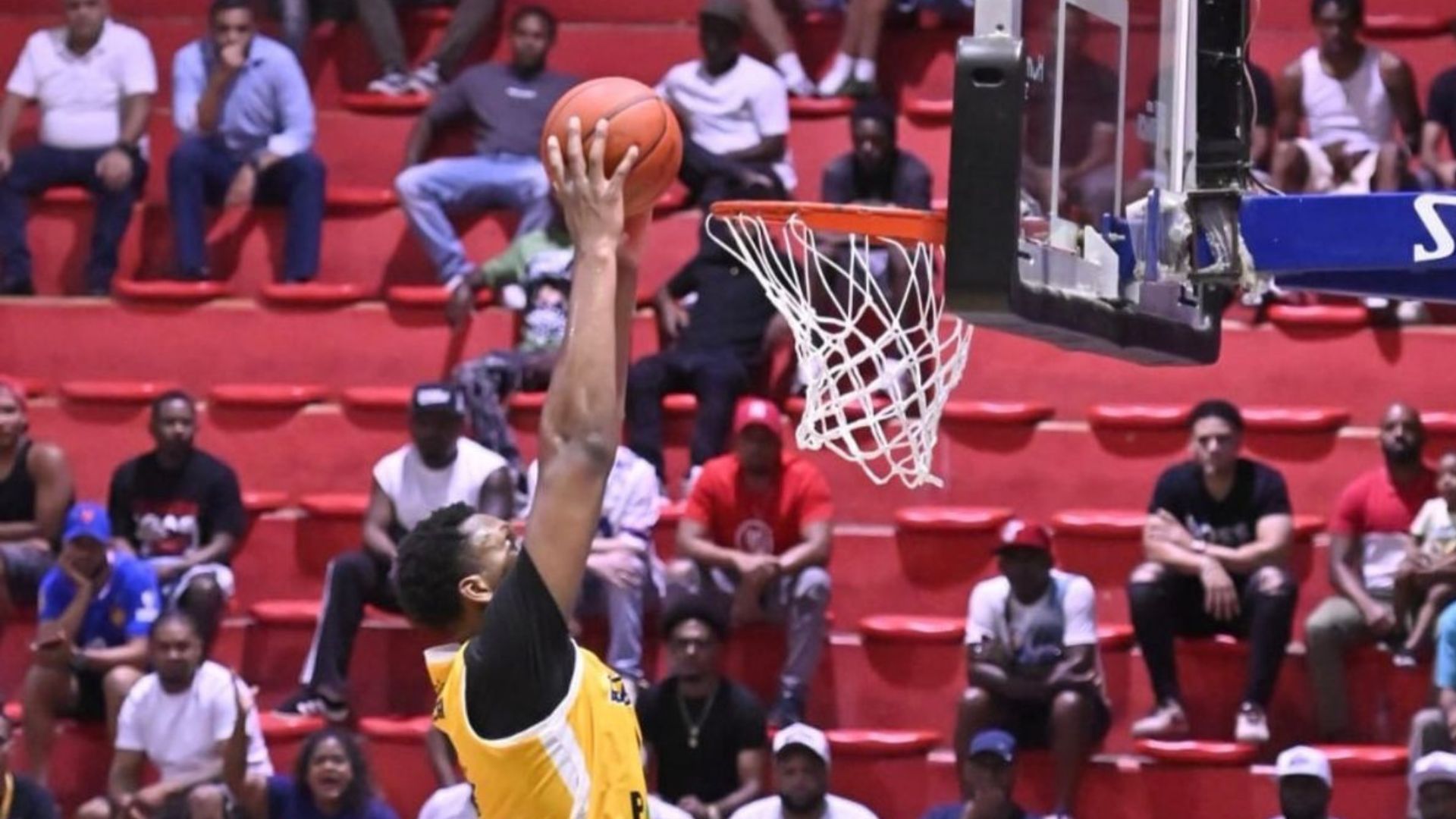 Los Metros debutan con holgada victoria ante los Titanes