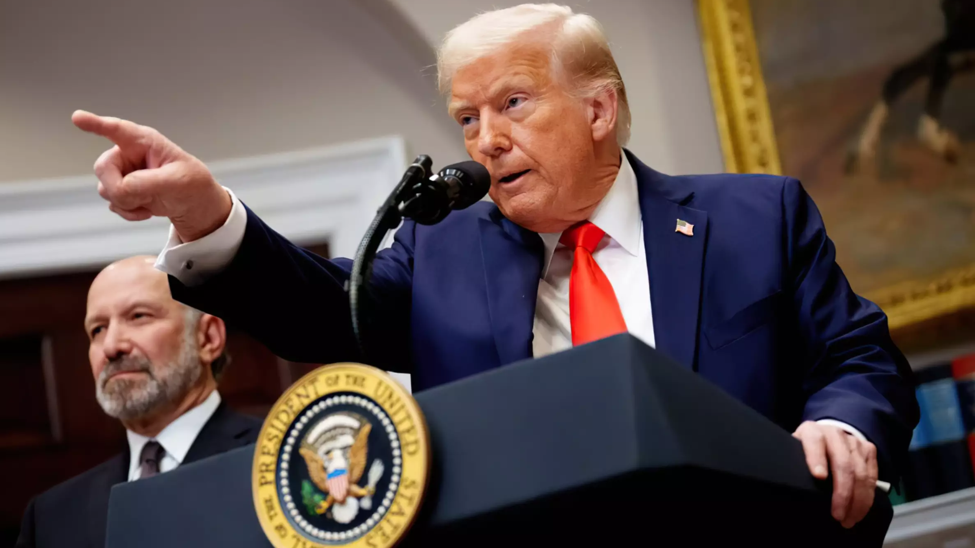 Trump autoriza destruir toda pequeña embarcación que coloque minas en el estrecho de Ormuz