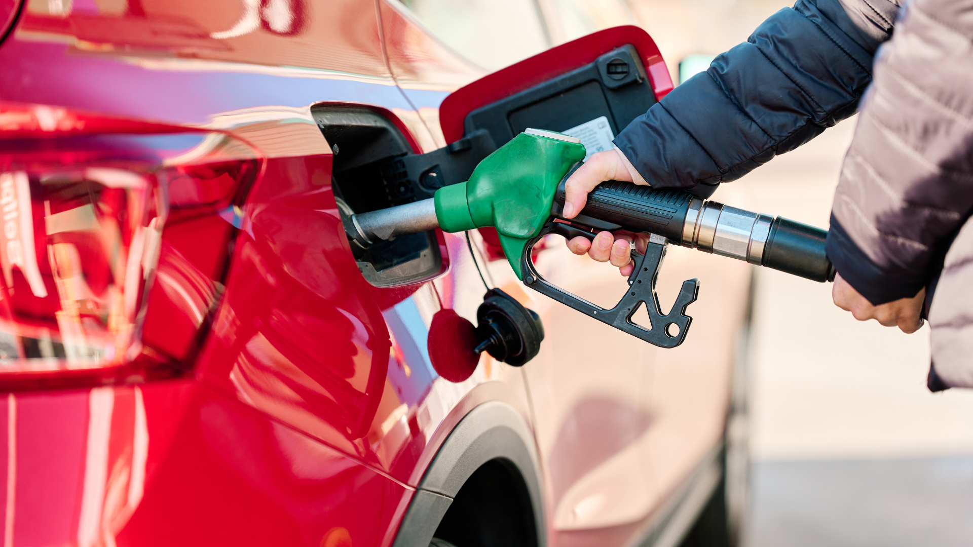 Gasolina en EE.UU. rompe récord y alcanza los US$4.23 por galón