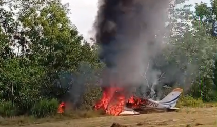 Cae avioneta en Dajabón y deja dos pilotos levemente lesionados y aeronave destruida