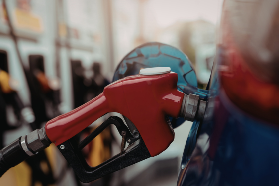 Gobierno mantiene sin alza principales combustibles; bajan otros derivados