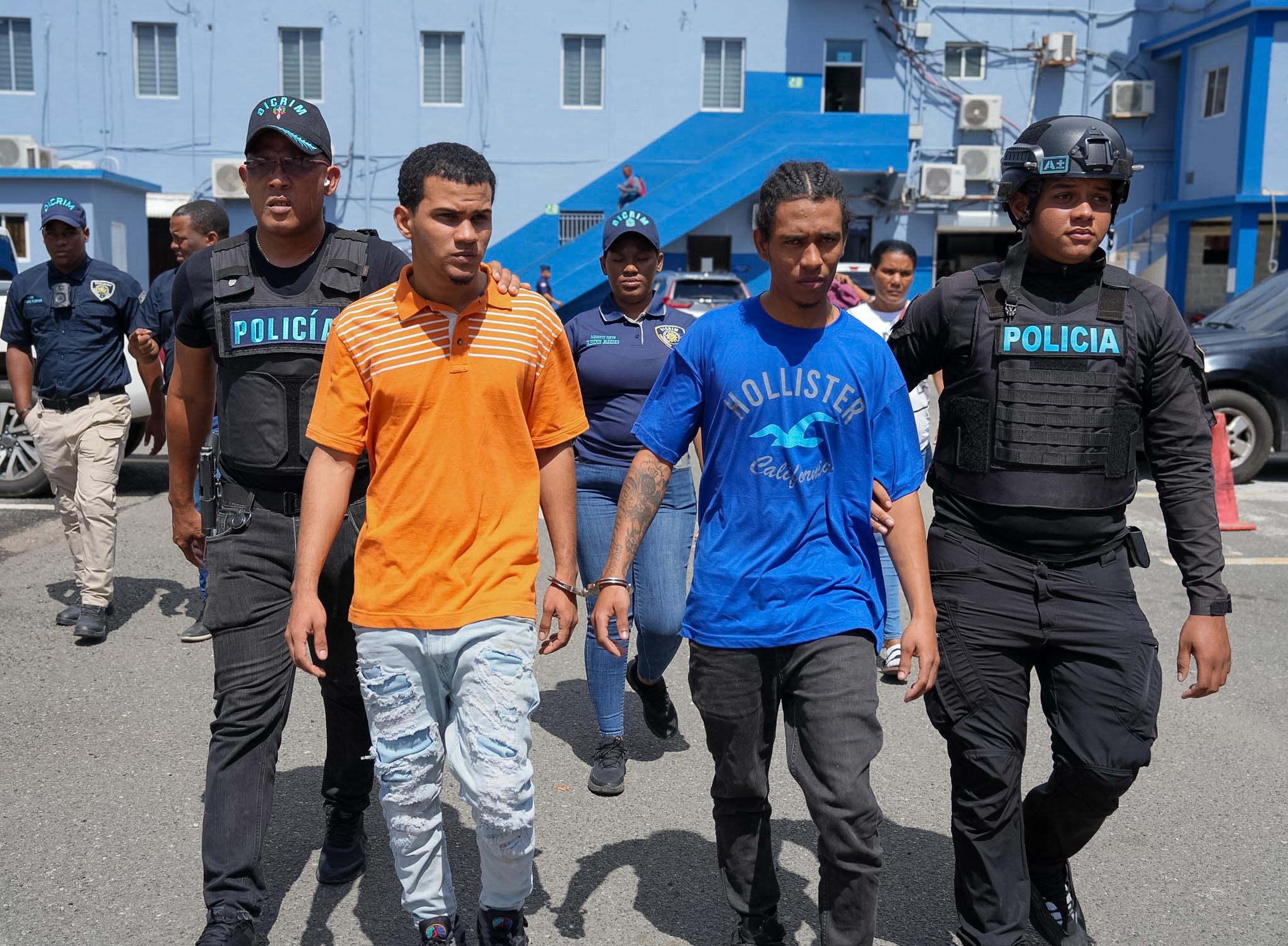 Se entregan otros dos hombres vinculados a muerte de mayor de la institución en Villa Juana