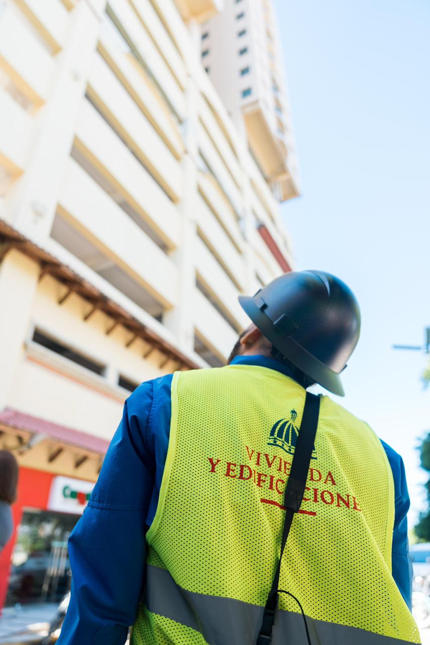 Autoridades descartan riesgo en Malecón Center por caída de escombros tras fuertes vientos