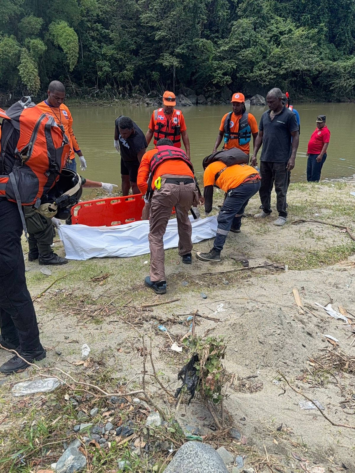 Defensa Civil recupera dos cuerpos arrastrados por ríos tras intensas lluvias