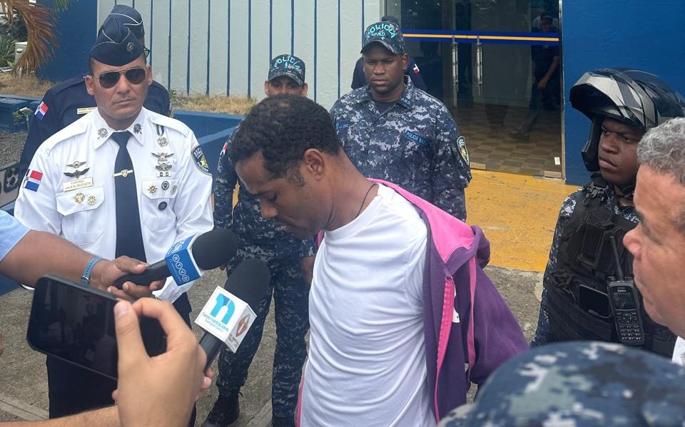 Se entrega “Pasito”, acusado en caso de muerte de un joven en Cotuí