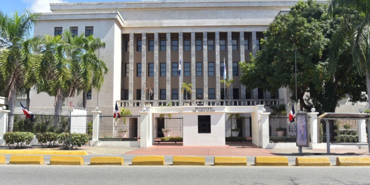 Ministerio de Educación suspende docencia para mañana jueves en Puerto Plata y Espaillat por alerta roja
