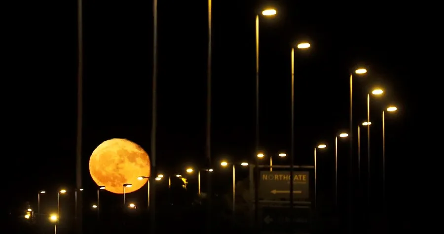 La contaminación lumínica global crece un 16 % en una década