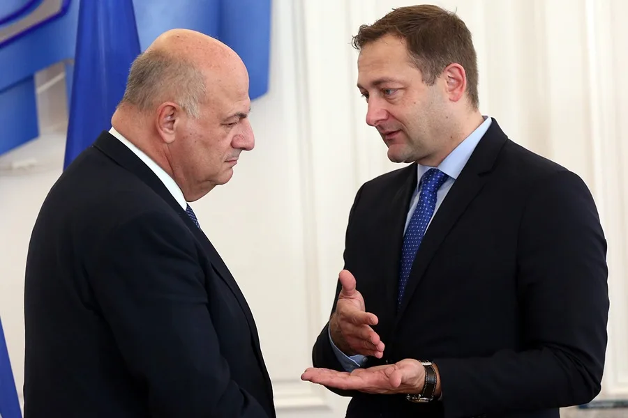 Dimiten tres ministros griegos por un supuesto de fraude con fondos agrícolas de la UE