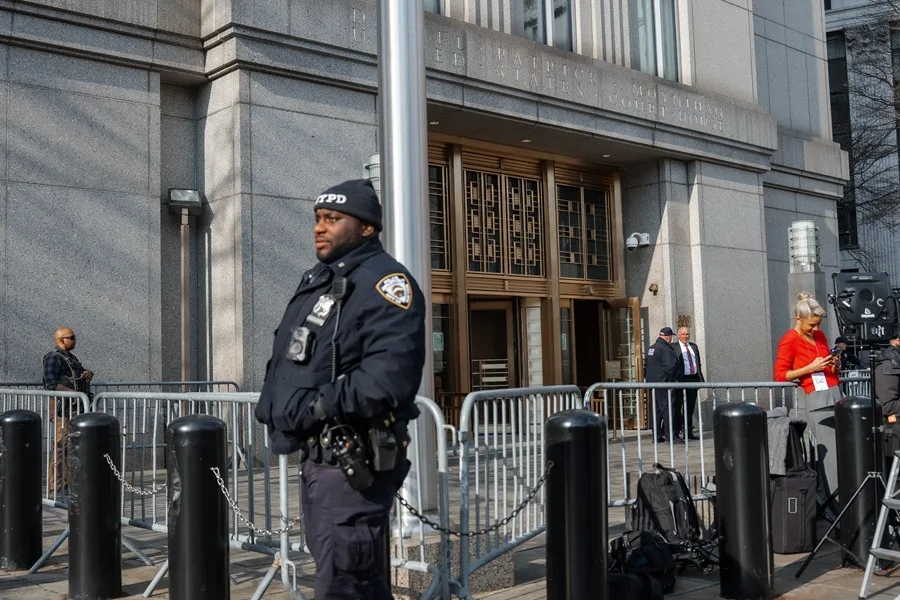 La Fiscalía busca restringir el acceso de Maduro y su esposa a pruebas