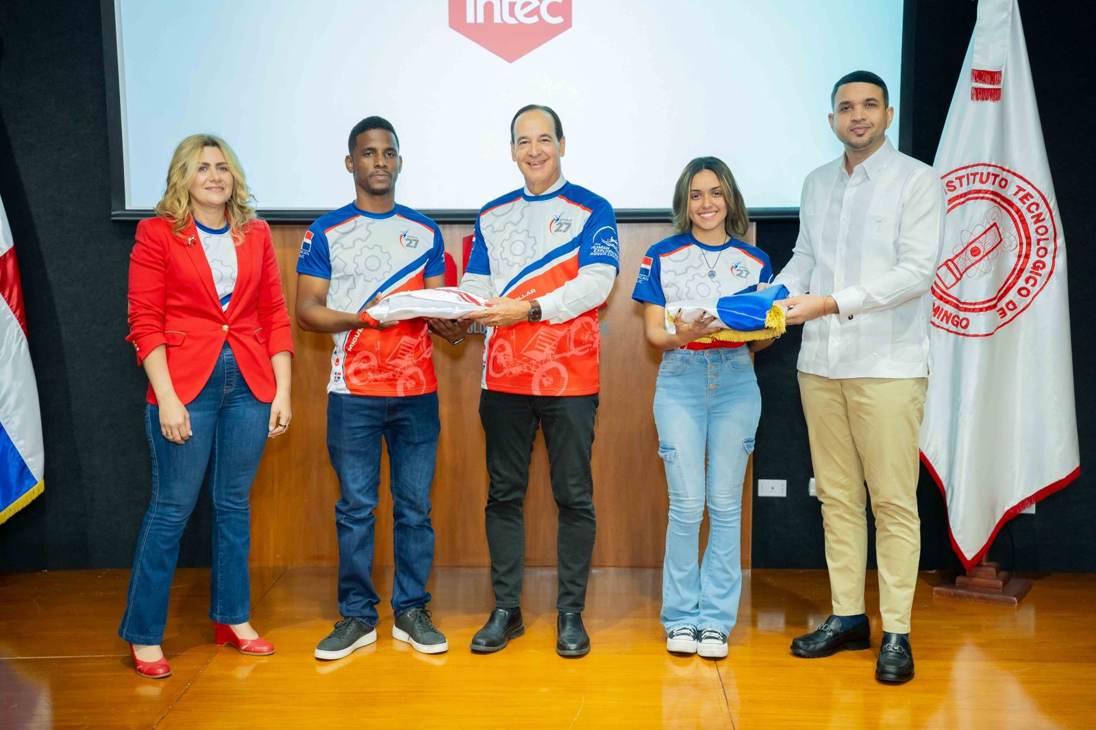 Ministerio de la Juventud resalta participación de equipo dominicano en competencia de la NASA
