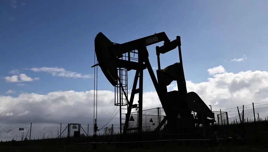 El brent se mantiene en los 79 dólares a la espera del acuerdo definitivo de paz en Irán