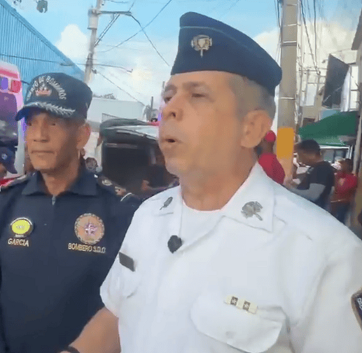 Pared colapsa y mata a dos hombres que caminaban por la acera en Las Palmas de Herrera