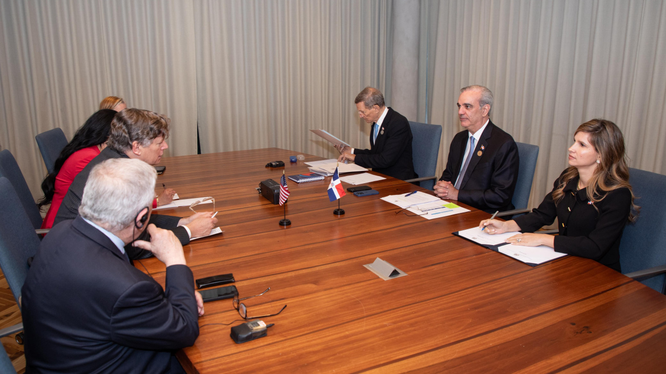 Abinader se reúne con representantes de Israel y Estados Unidos en Costa Rica