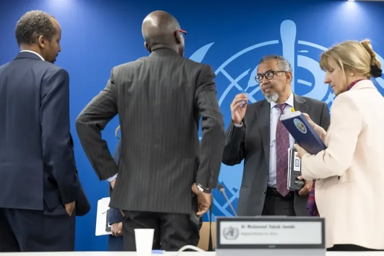 La asamblea de la OMS, marcada por ébola y hantavirus, cierra con llamada a la cooperación