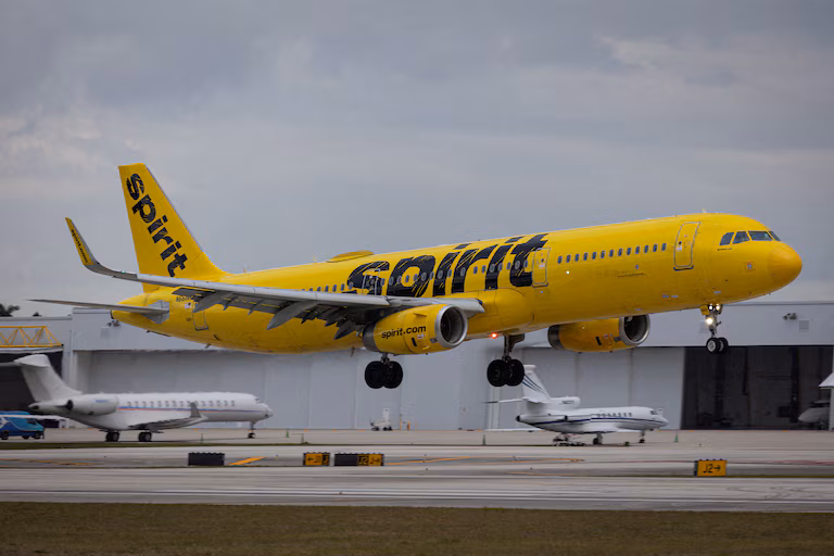 Cierre de Spirit Airlines: cómo afectará a los viajeros y a los precios de los vuelos