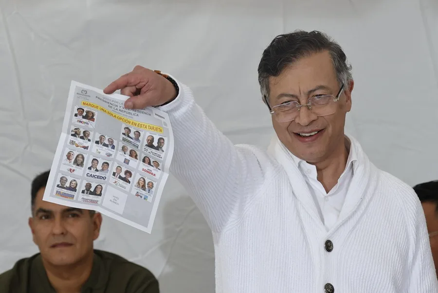 Petro vota en las elecciones en las que se escogerá a su sucesor para el periodo 2026-2030