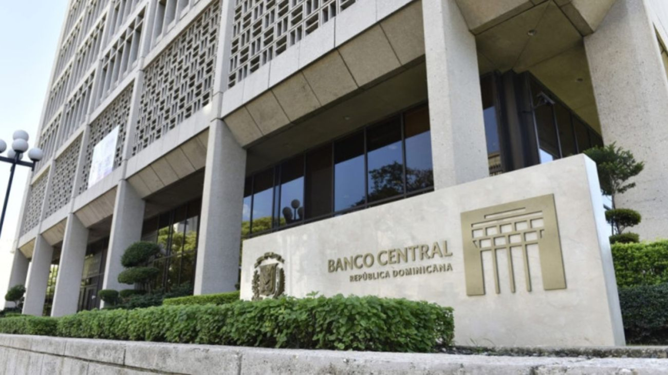 ¿Qué factores influyen en que el dólar esté por debajo de los RD$60?