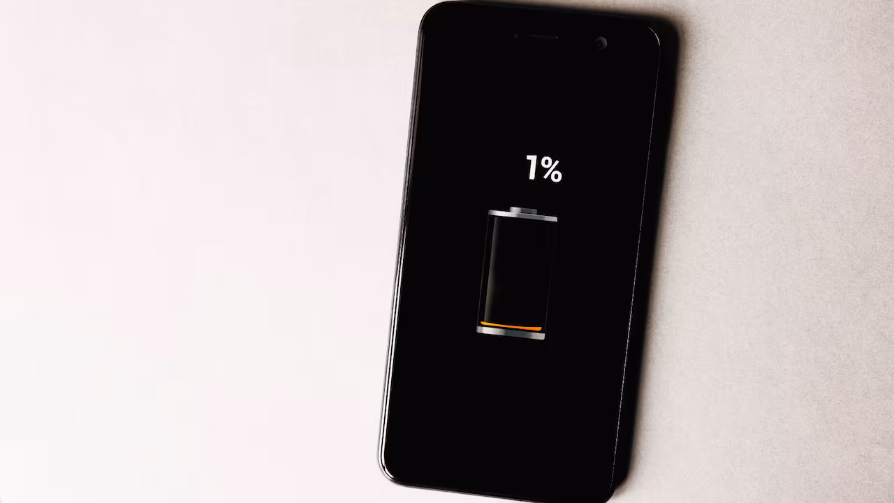 Un consejo sobre baterías de hace 20 años estaría dañando los celulares modernos