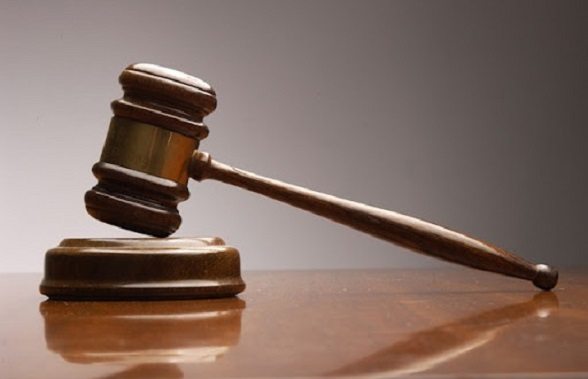 Diez años de prisión para mujer que agredió con arma blanca a una adolescente en una escuela de Azua