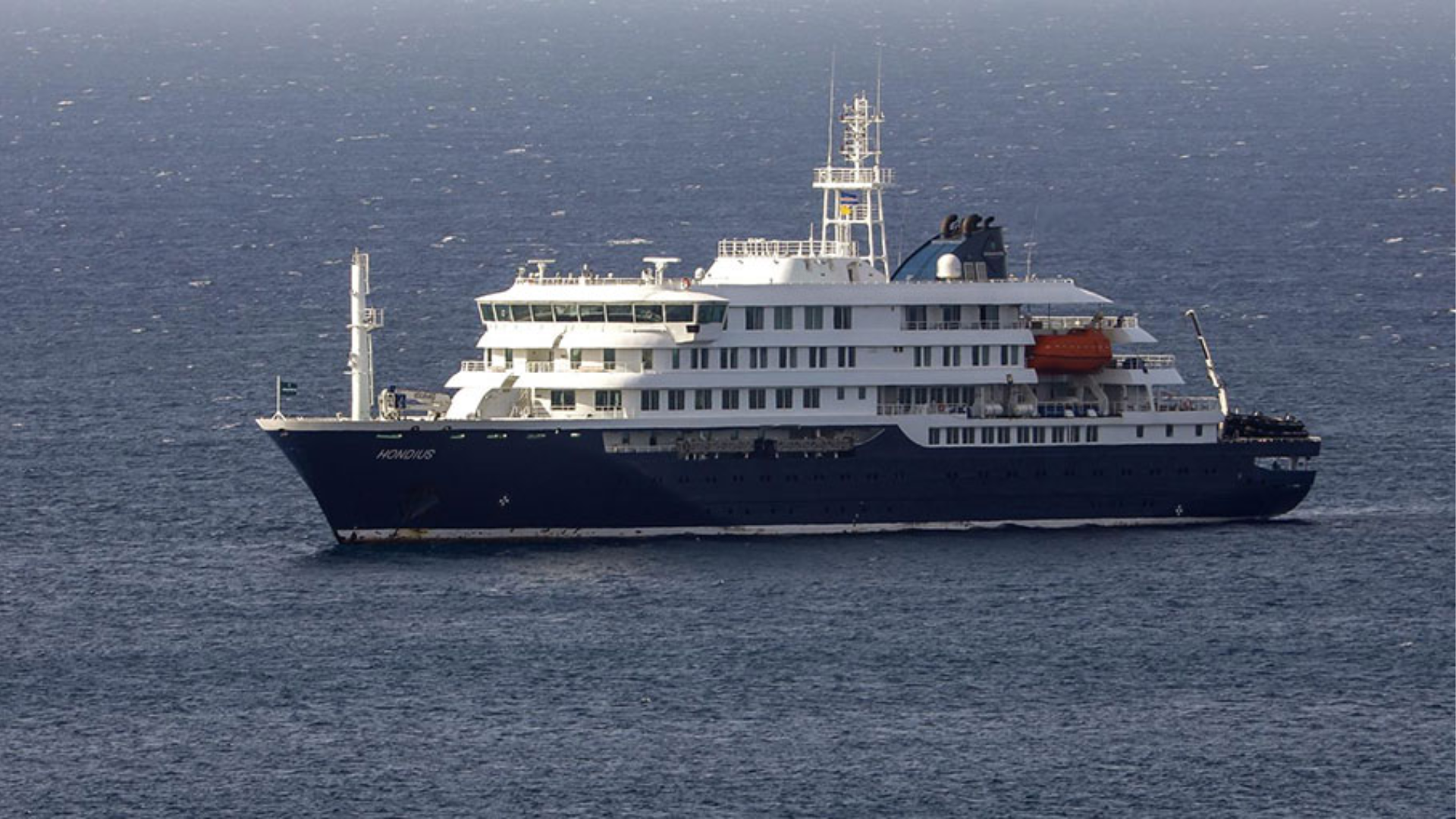 Brote de hantavirus en crucero se eleva a nueve posibles contagios, incluida una azafata