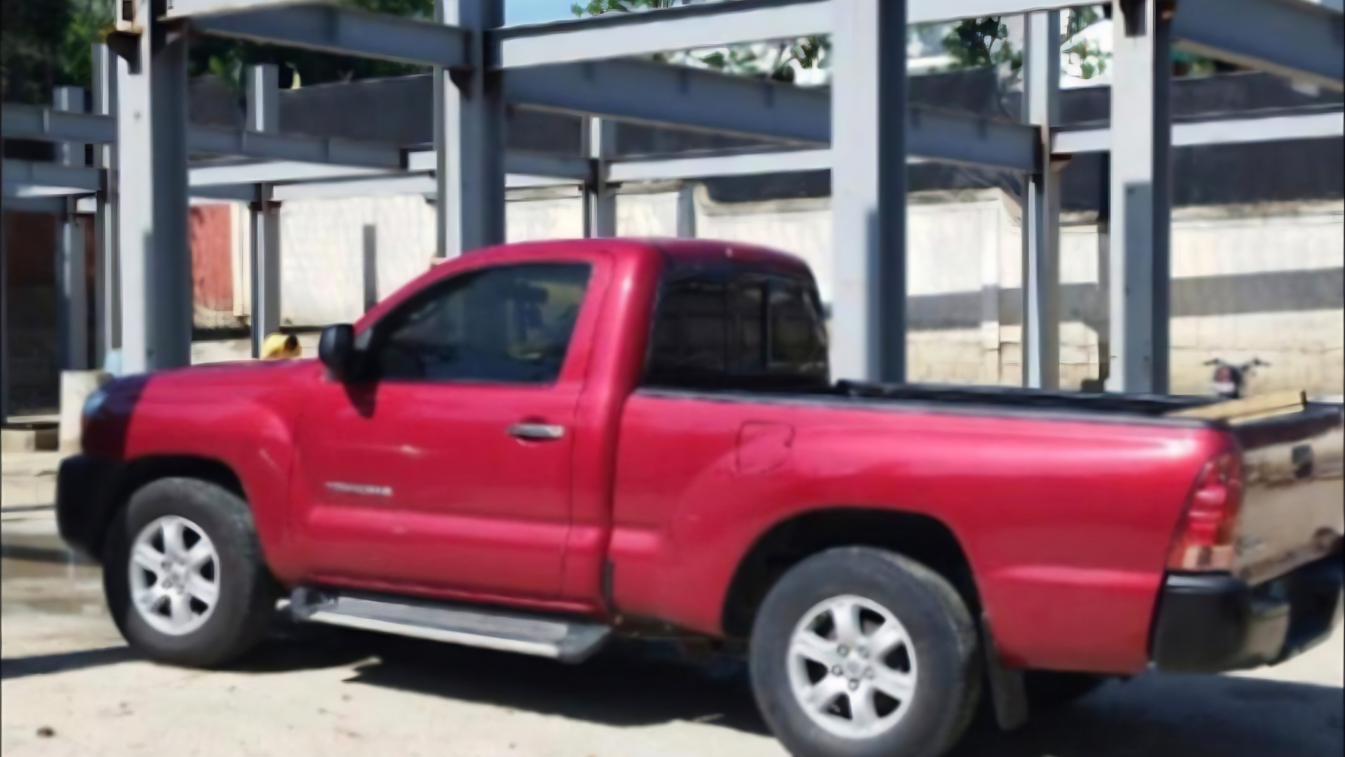 Cámaras de seguridad captan robo de yipeta en Santiago; propietario pide ayuda a las autoridades