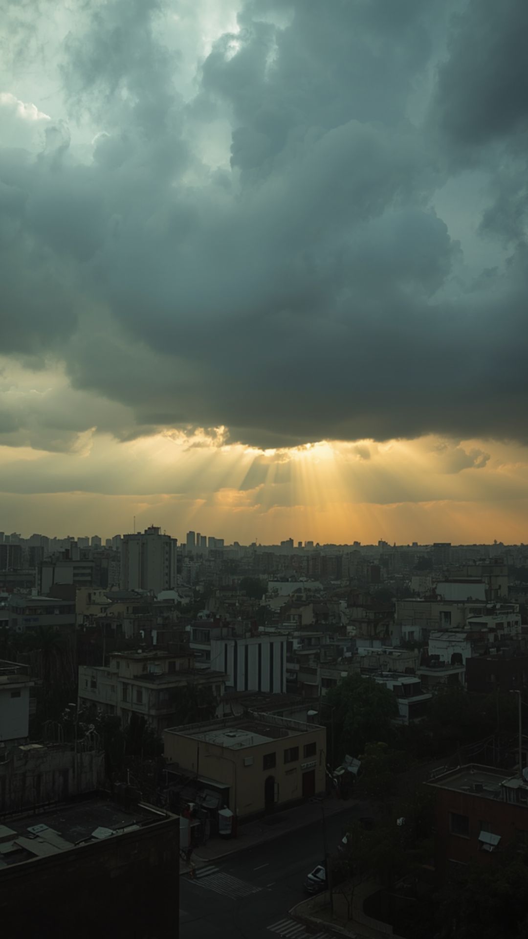 Ambiente caluroso y lluvias dispersas persistirán este viernes; descontinúan alertas