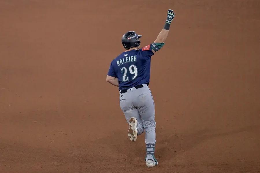 La lesión de Cal Raleigh agrava su discreto inicio de temporada con Marineros de Seattle