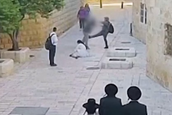 Policía israelí difunde imágenes de judío agrediendo a una monja en Jerusalén