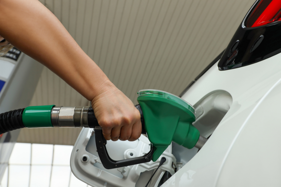 Gobierno aplica alzas a gasolinas y gasoil