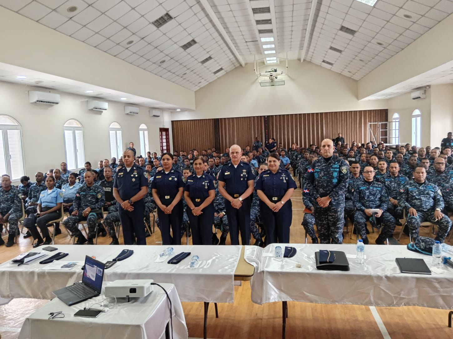 PN capacita agentes en manejo de emociones, violencia intrafamiliar y uso proporcional de la fuerza