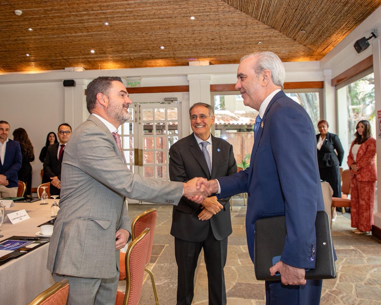 Presidente Abinader sostiene encuentro con empresarios de Costa Rica
