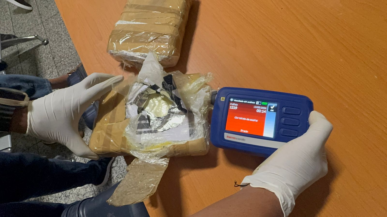 Detienen en AILA a mujer de 61 años con presunta cocaína en maleta