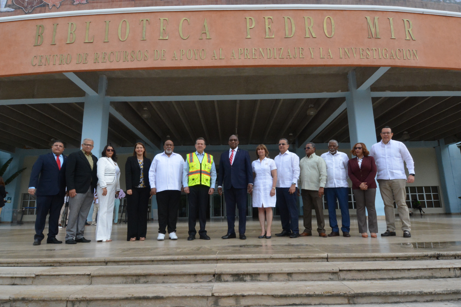 Mived iniciará evaluación para remozar Biblioteca Pedro Mir de la UASD