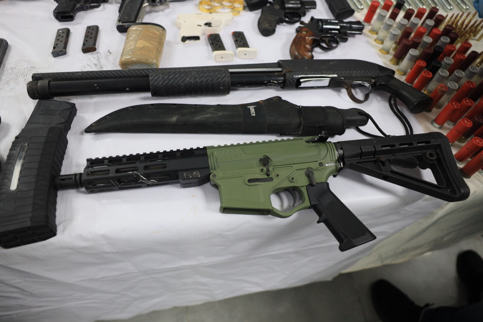 Desmantelan red internacional de tráfico ilegal de armas en varias provincias
