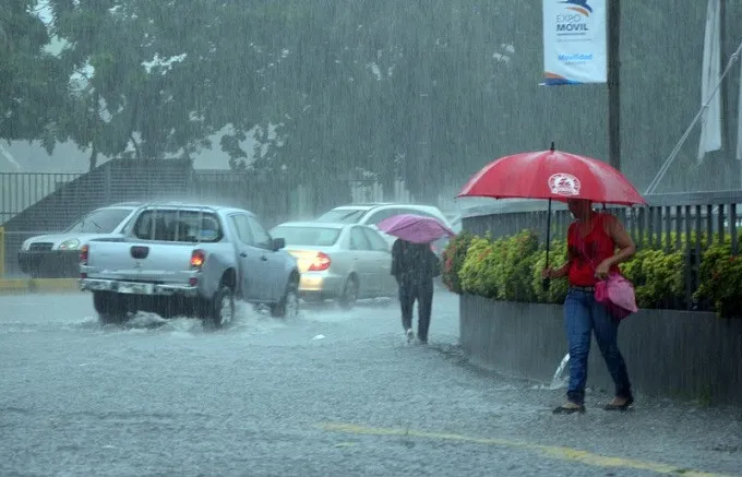 Aumentan a 10 las provincias en alerta en el país por vaguada