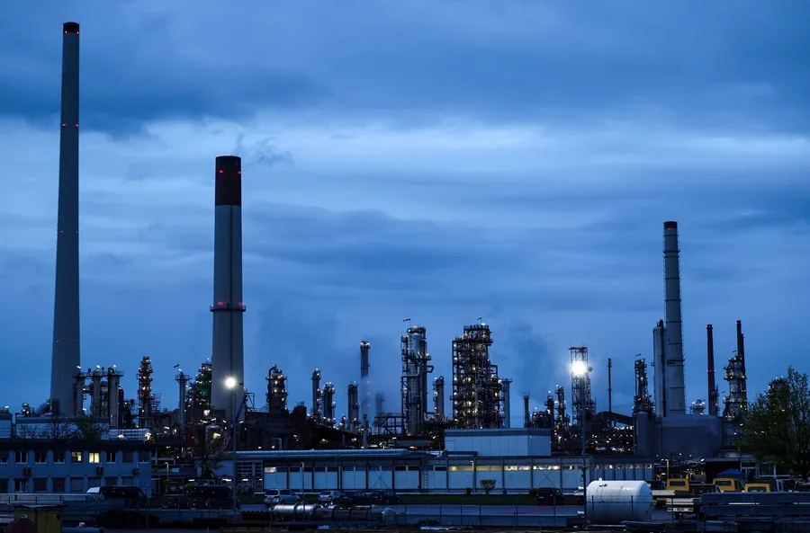 El brent baja el 0,73 % hasta los 111,28 dólares, ante posibles avances en las negociación EEUU-Irán