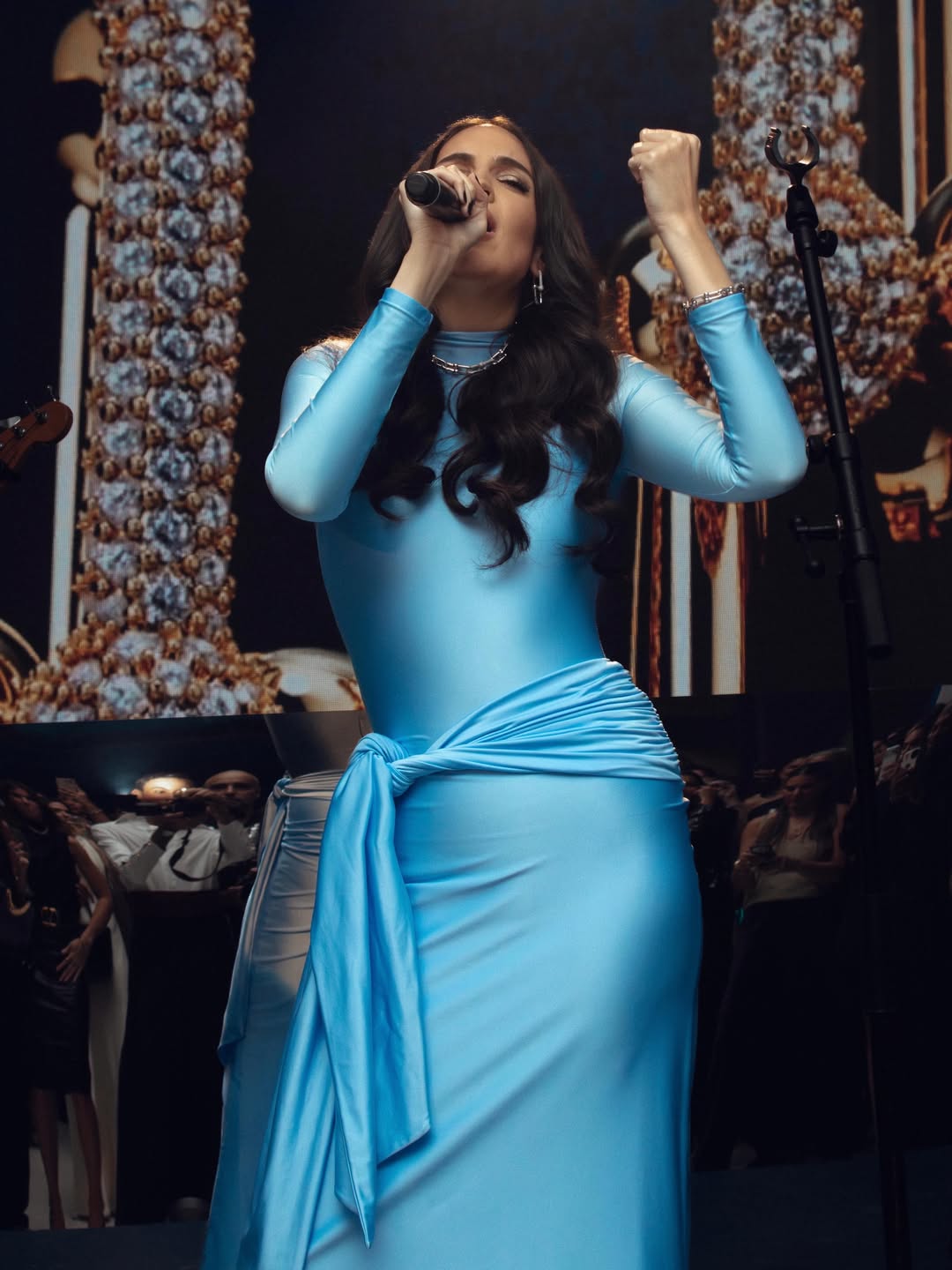 ¡Hija de Juan Luis Guerra debuta en los escenarios! Popi Guerra canta por primera vez en vivo