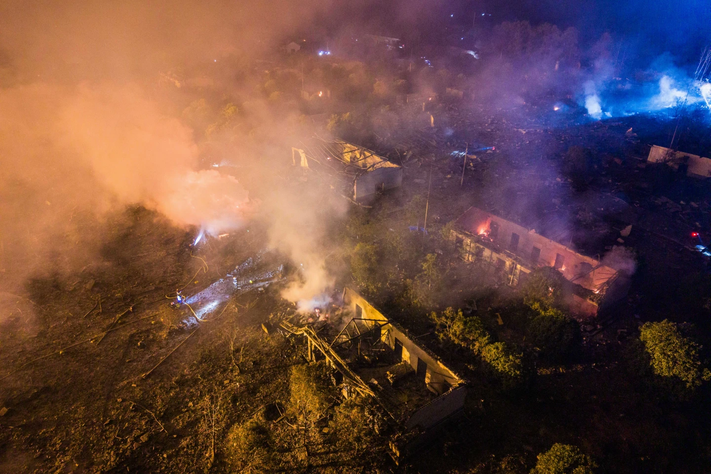Al menos 26 muertos y 61 heridos en una explosión en planta de fuegos artificiales en China