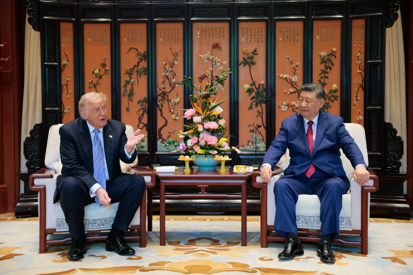Trump y Xi concluyen su cumbre reportando avances para estabilizar los lazos pese a las diferencias