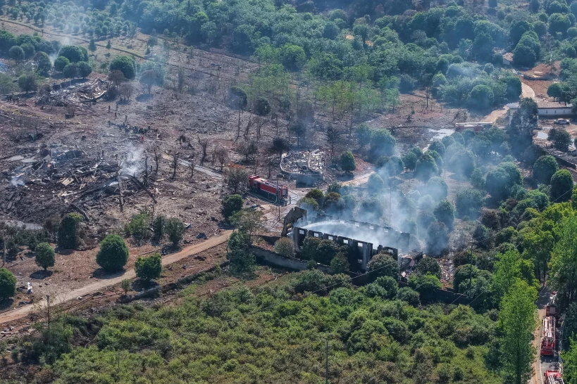 Suben a 37 los muertos por explosión en fábrica de fuegos artificiales en China
