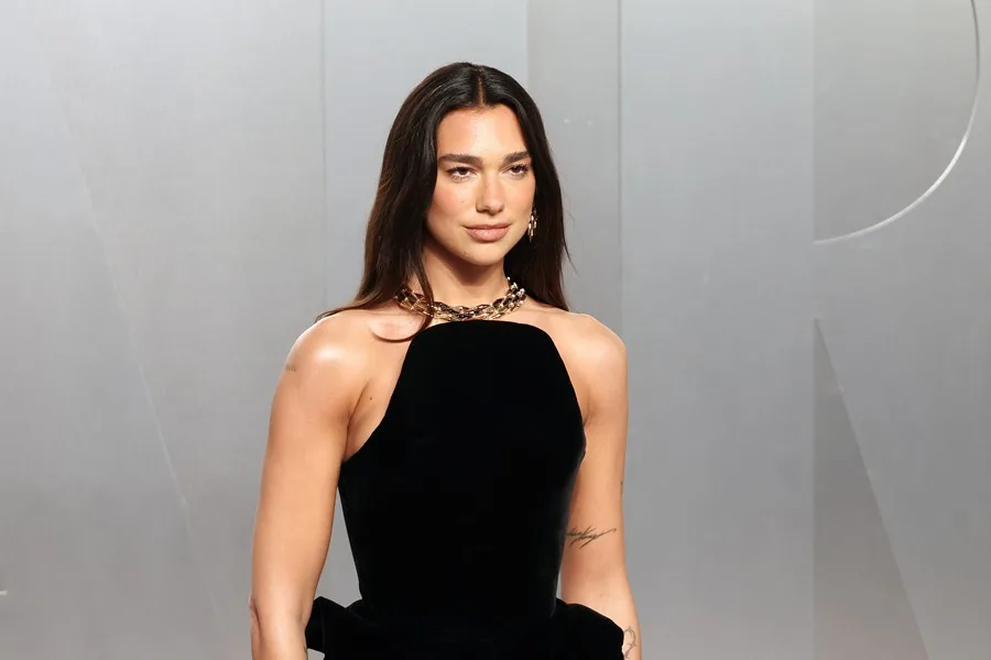 Dua Lipa demanda a Samsung por 15 millones de dólares por uso no autorizado de su imagen