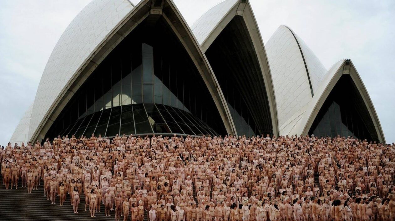 Spencer Tunick llevará su icónica fotografía de desnudos masivos a España