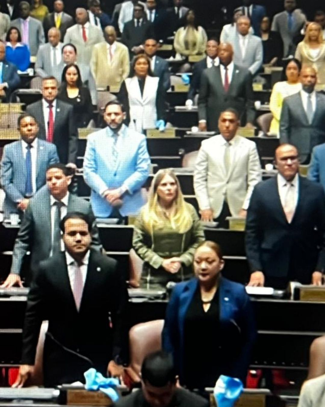 Diputados guardan minuto de silencio por víctimas del terremoto en Venezuela