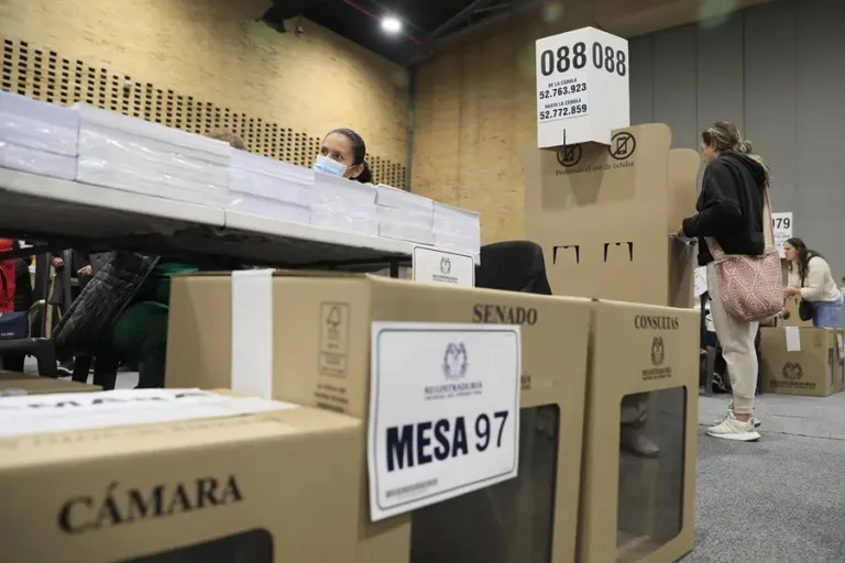 EE.UU. amenaza con retirar visas a quienes manipulen las elecciones en Colombia