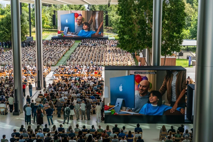 Apple reestructura su sistema de IA y critica a sus rivales por disputar una carrera tecnológica «sin sentido»