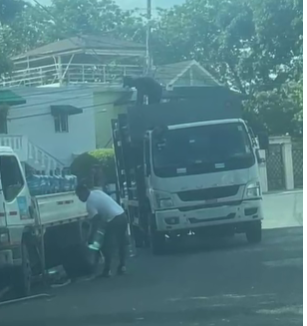 Denuncian obstrucción vial por operaciones de empresa de agua en Santo Domingo Norte