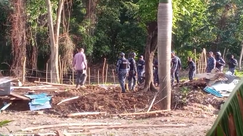Residentes de Bayona denuncian supuesto desalojo arbitrario en Santo Domingo Oeste