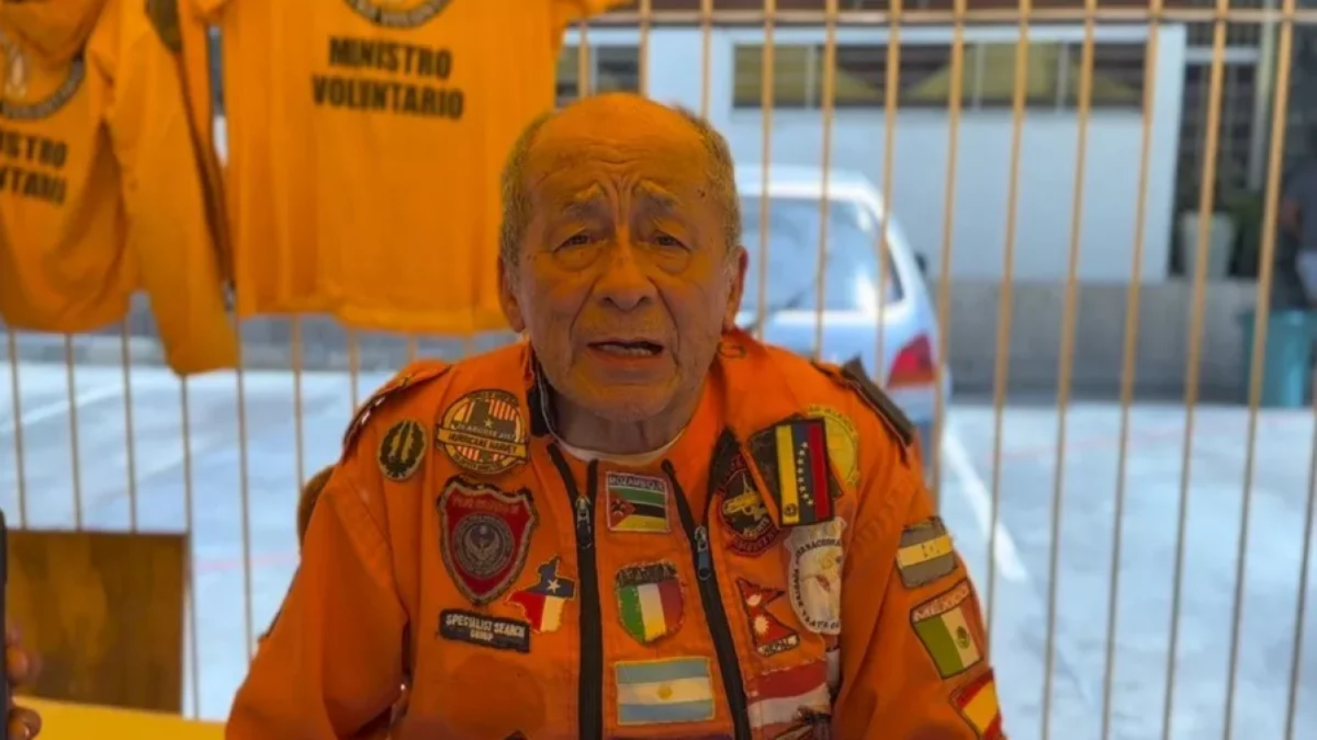 Rescatista mexicano de 80 años en Venezuela afirma que su labor no está ligada a la política